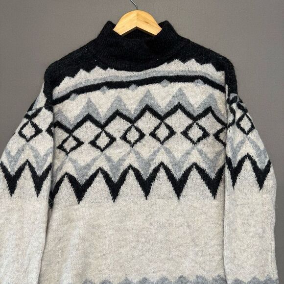 Maurice’s Women’s Colorful Stretch Sweater Size Medium Acrylic Blend - Picture 2 of 8